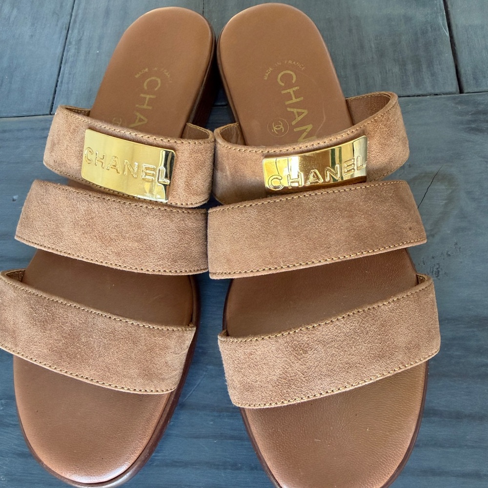 Vintage CHANEL Caramel Suede Three Strap Sandals – Size 37